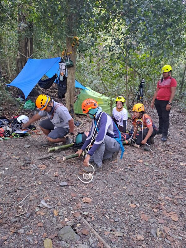 Wilderness Basic Rope Rescue Operations (WBRRO) - Image 19